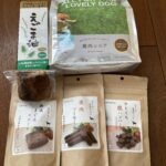 花のごはんです ドッグスタンスのドライフード 鹿肉ソーセージやマグロステーキは、真空パックなので常温保存OKです。